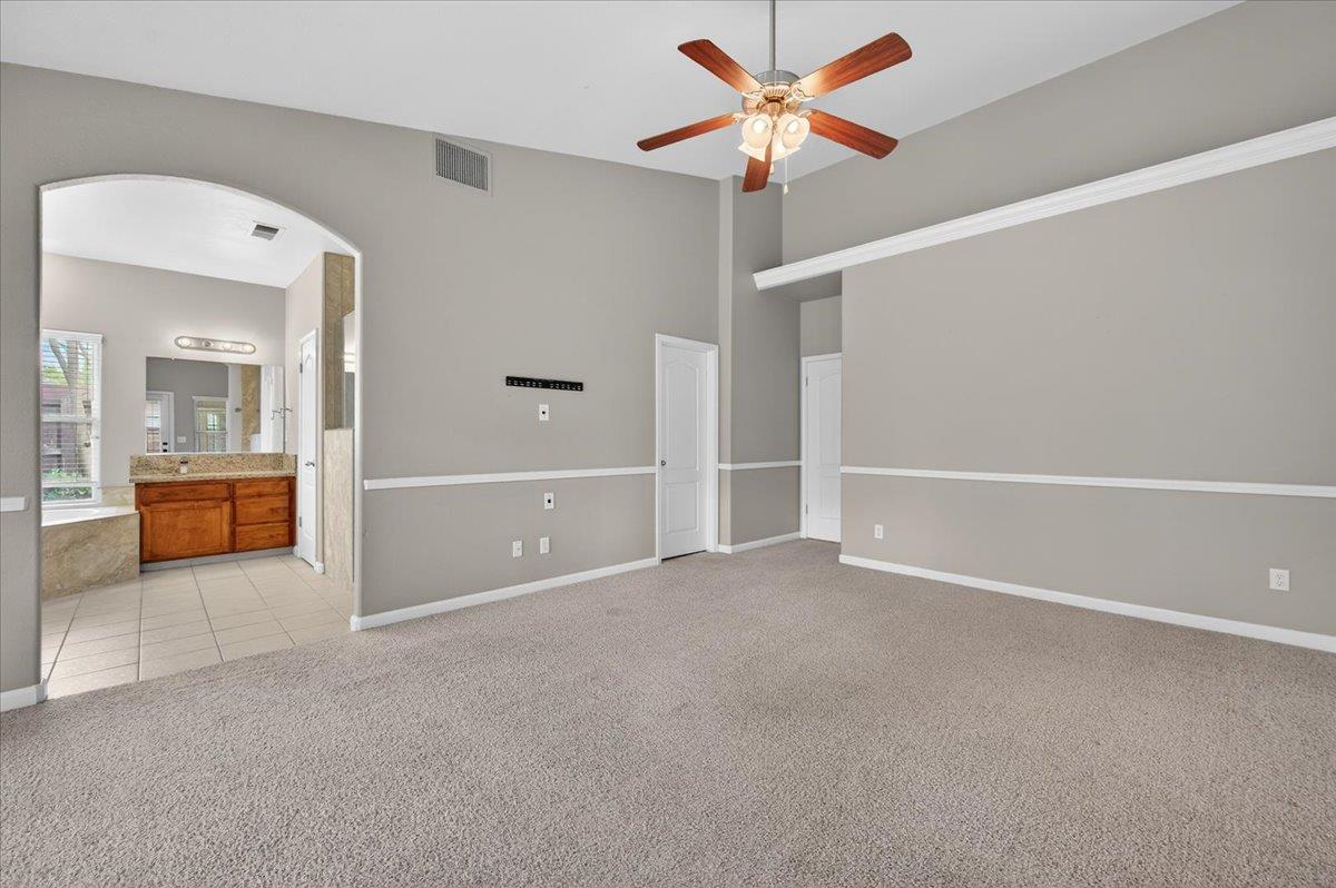 647 Moody Ave, Clovis, CA 93619