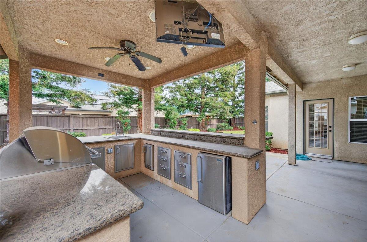 647 Moody Ave, Clovis, CA 93619