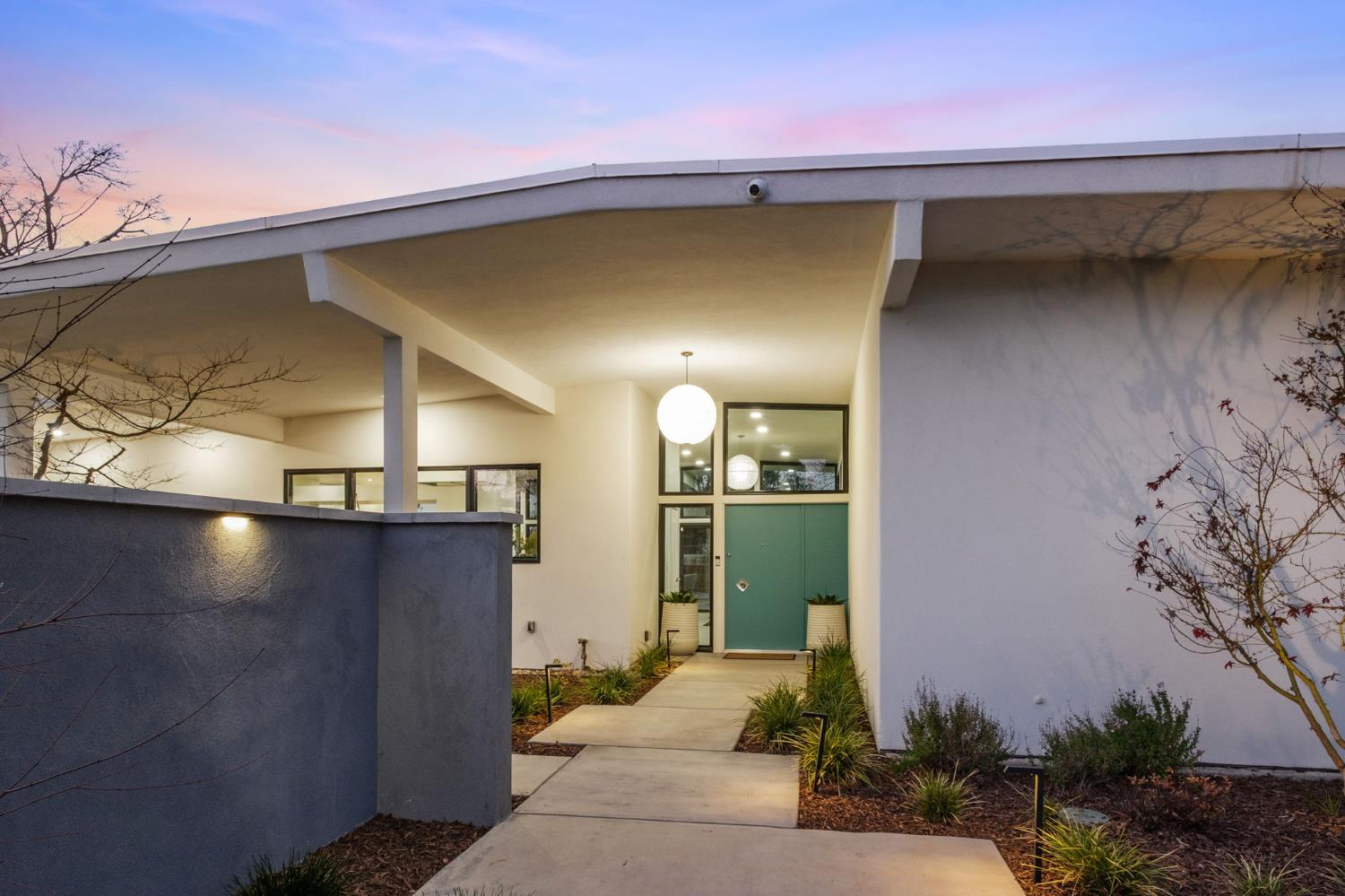 1230 W Moraga Rd, Fresno, CA 93711