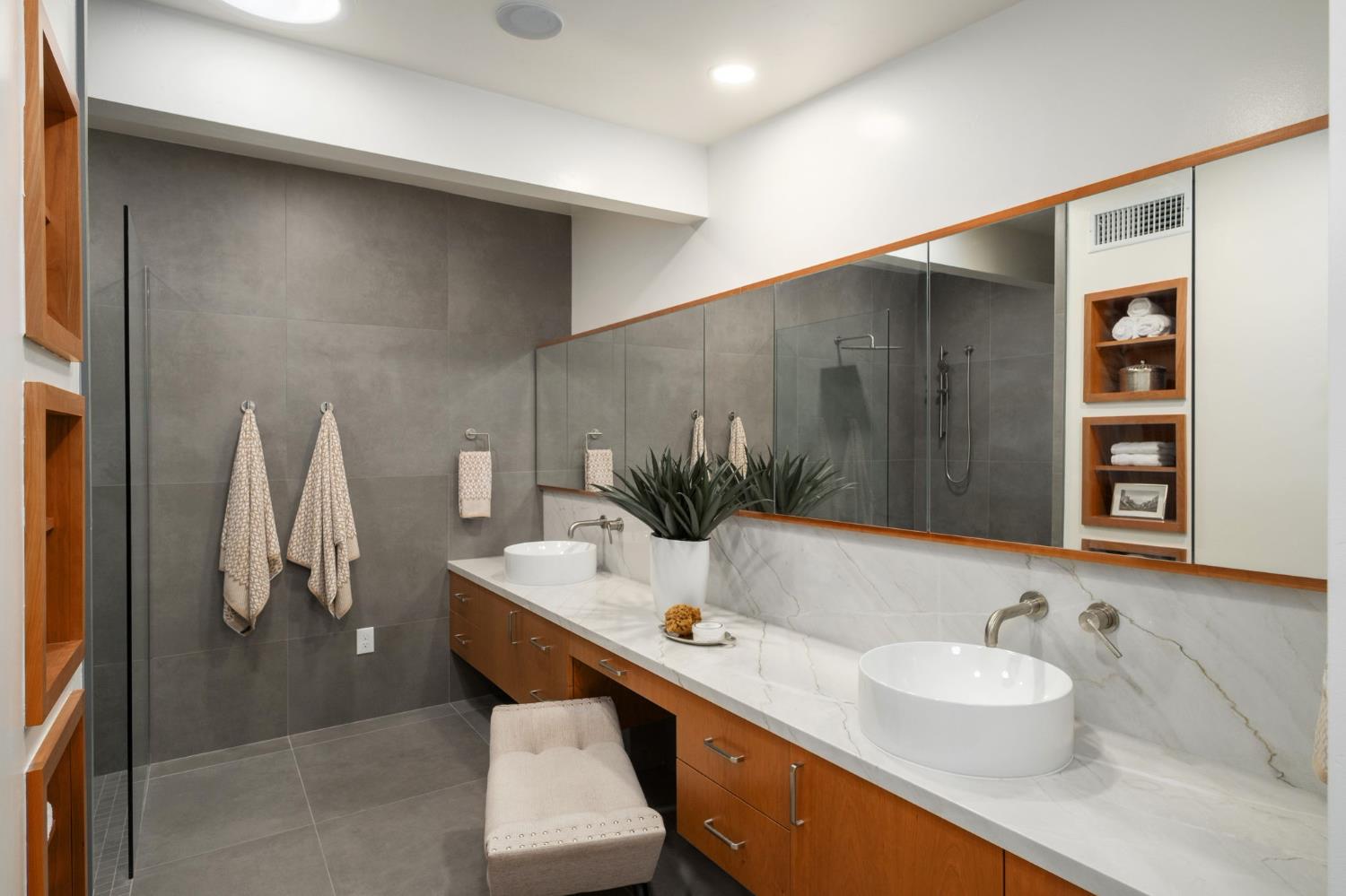 1230 W Moraga Rd, Fresno, CA 93711