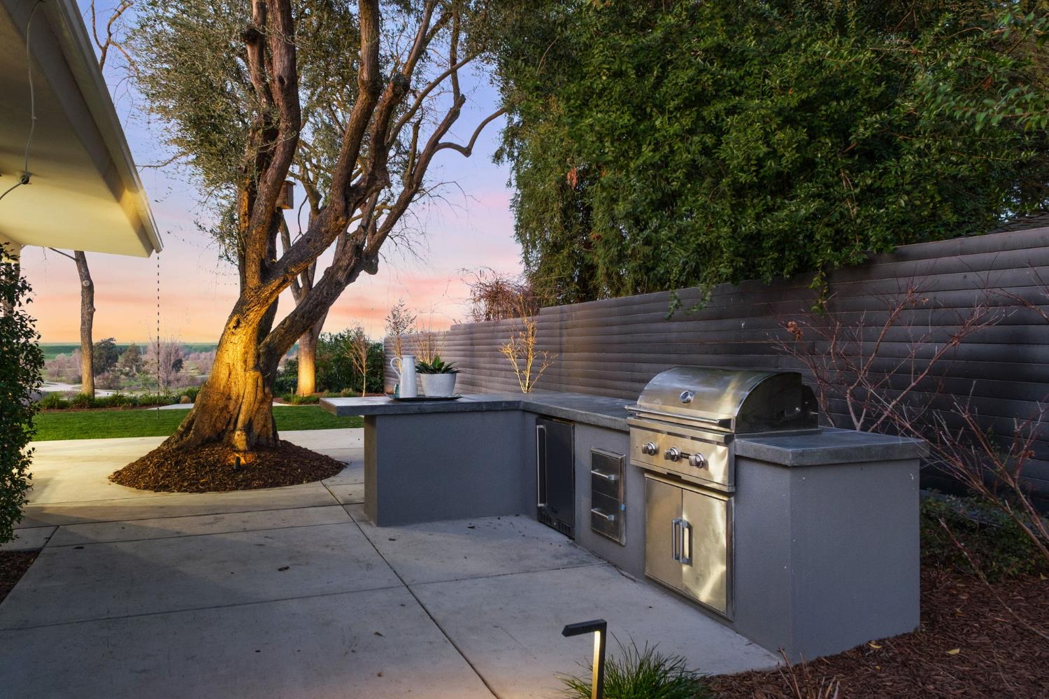 1230 W Moraga Rd, Fresno, CA 93711