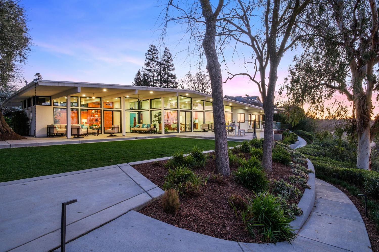 1230 W Moraga Rd, Fresno, CA 93711