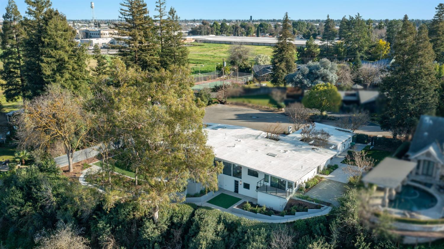 1230 W Moraga Rd, Fresno, CA 93711