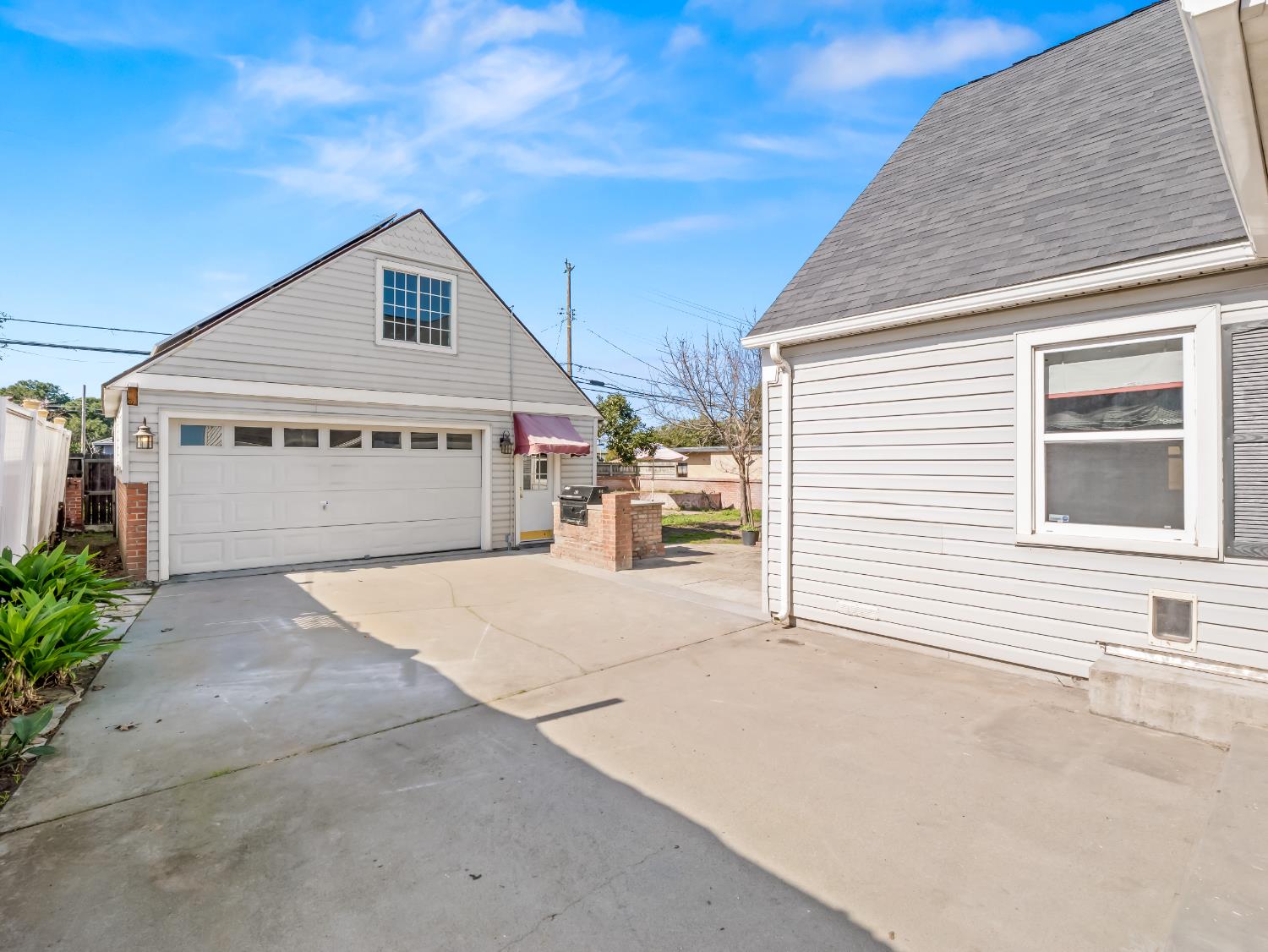 1515 N Vagedes Ave, Fresno, CA 93728