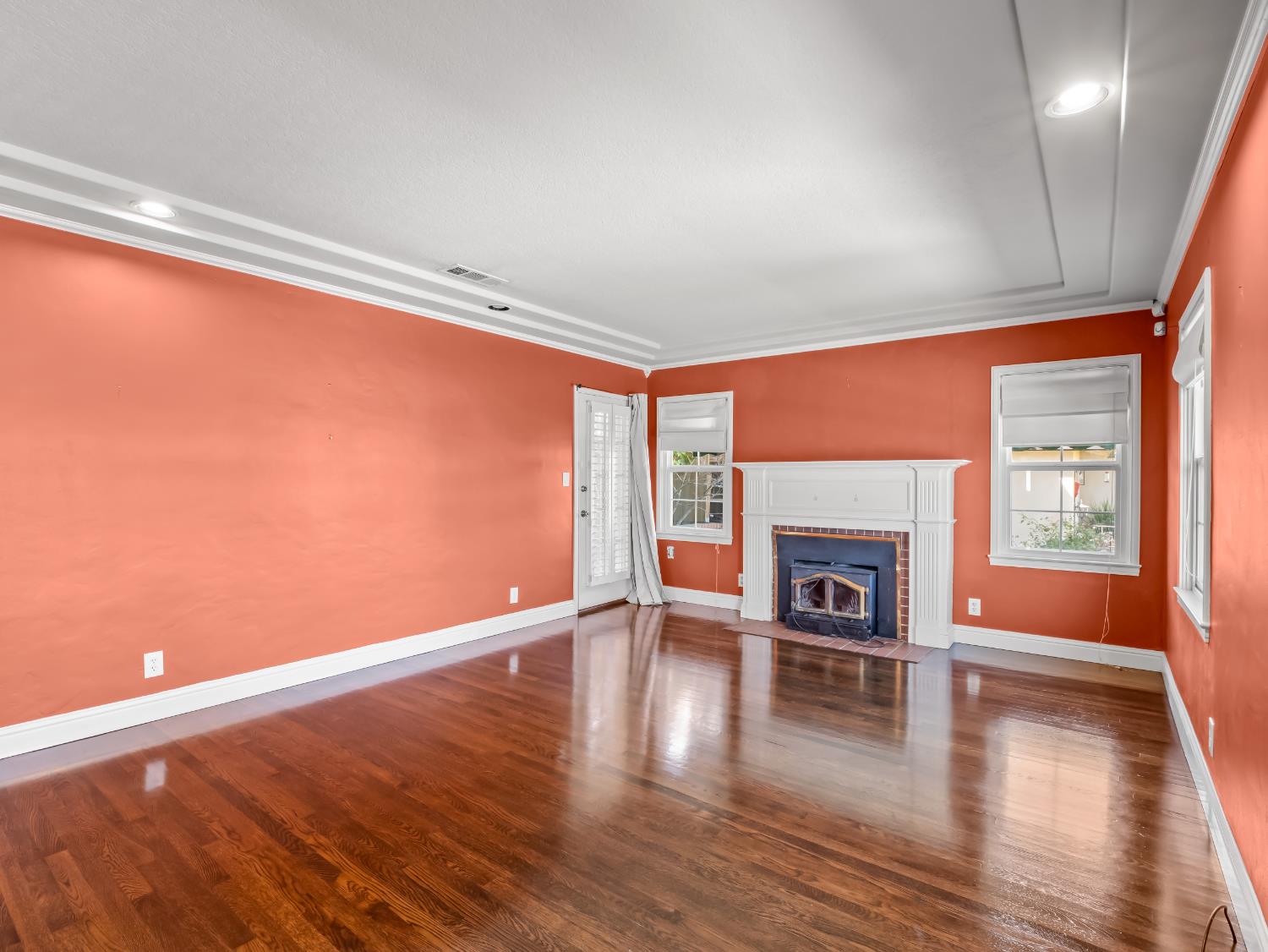 1515 N Vagedes Ave, Fresno, CA 93728