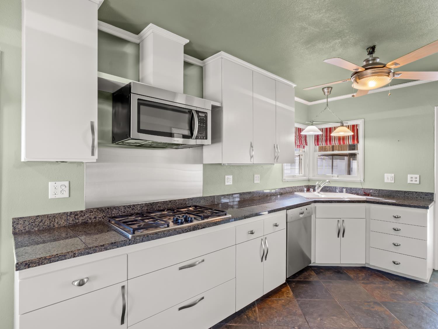 1515 N Vagedes Ave, Fresno, CA 93728