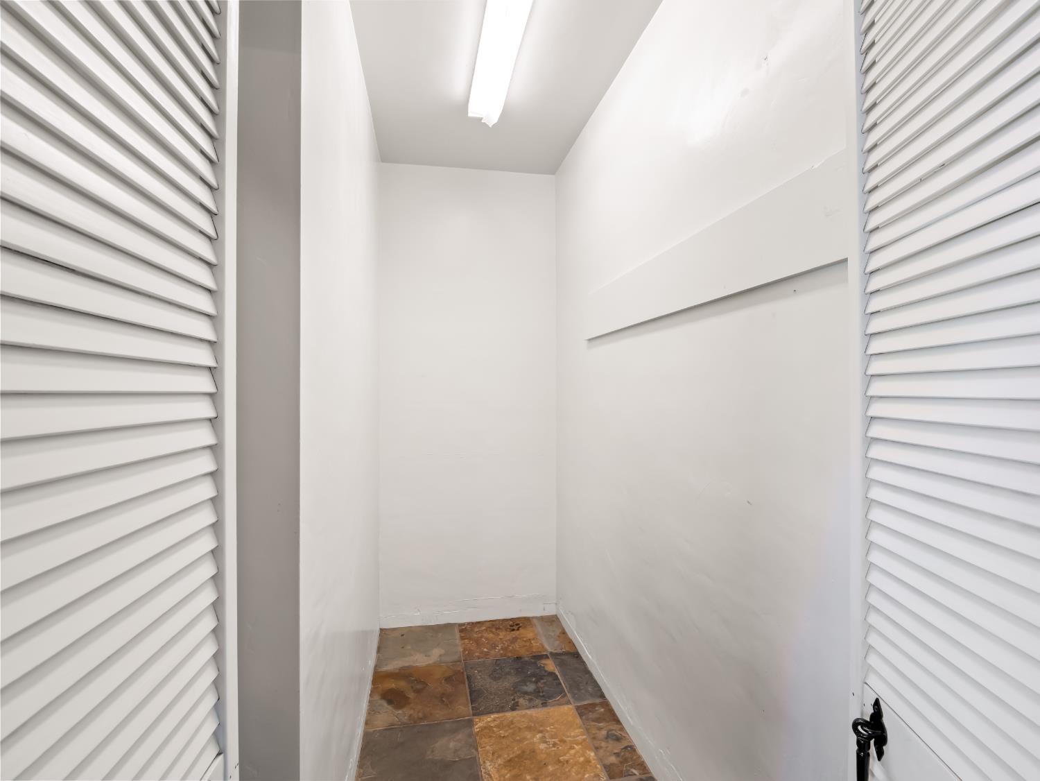 1515 N Vagedes Ave, Fresno, CA 93728