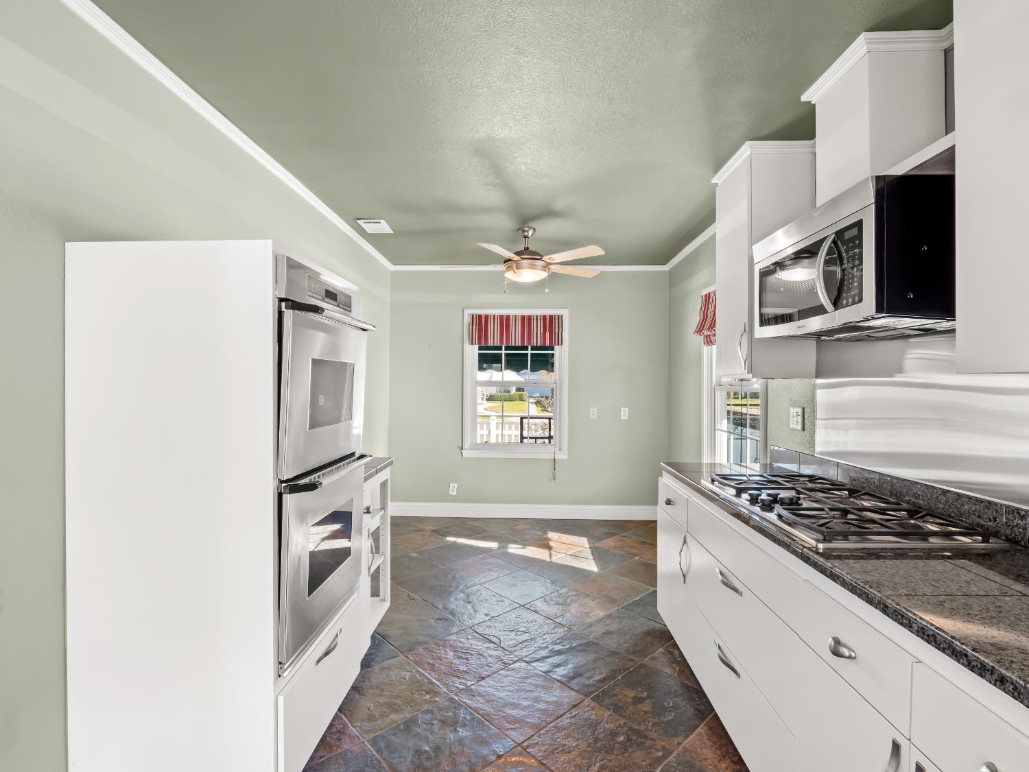 1515 N Vagedes Ave, Fresno, CA 93728