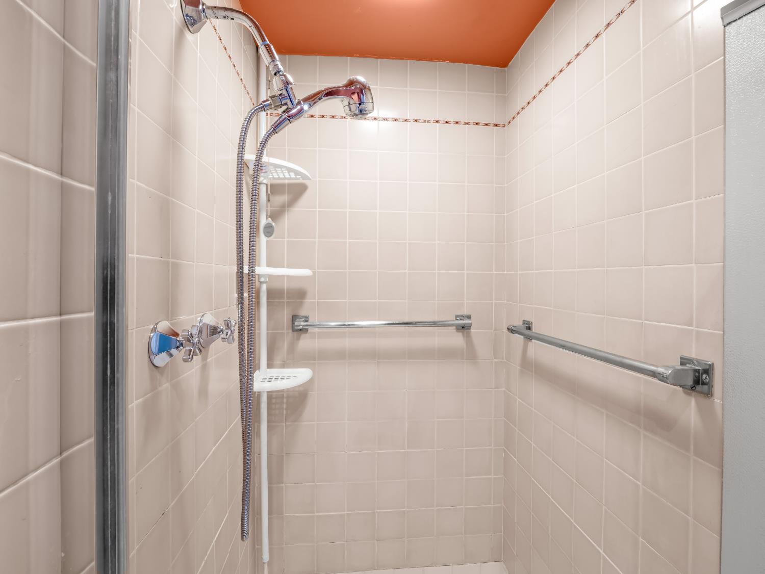 1515 N Vagedes Ave, Fresno, CA 93728