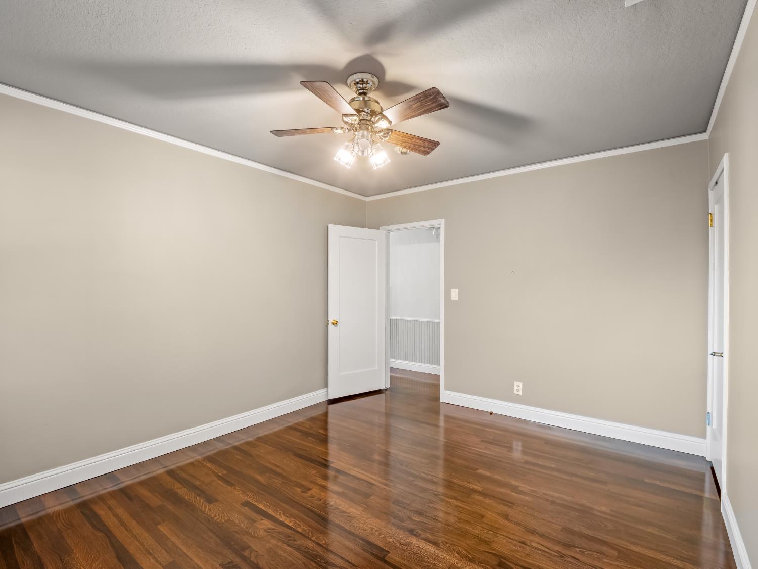 1515 N Vagedes Ave, Fresno, CA 93728