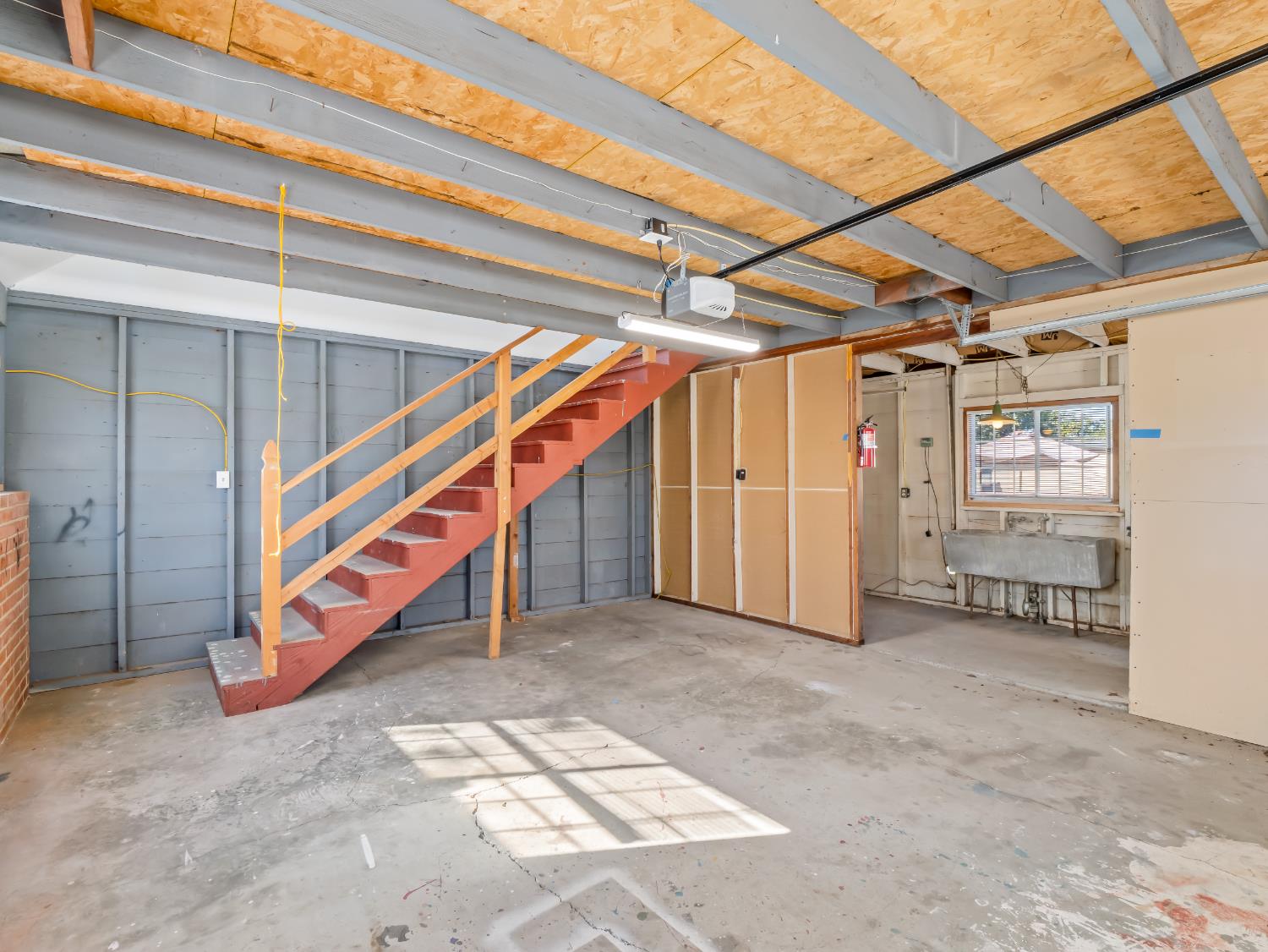 1515 N Vagedes Ave, Fresno, CA 93728