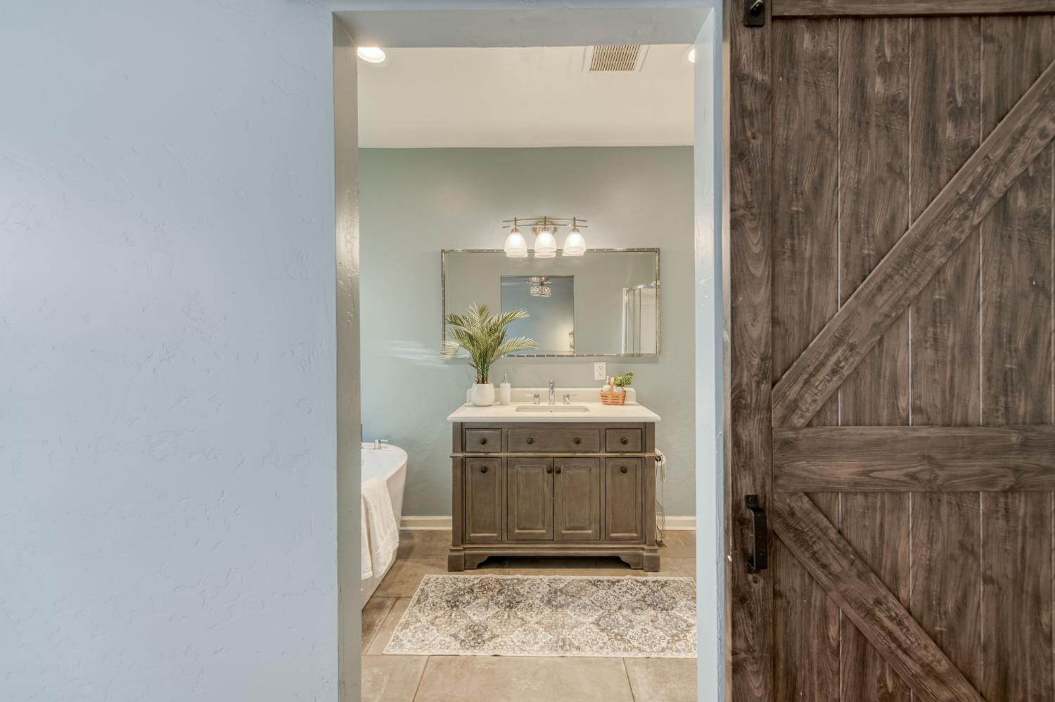 845 N Van Ness Ave, Fresno, CA 93728