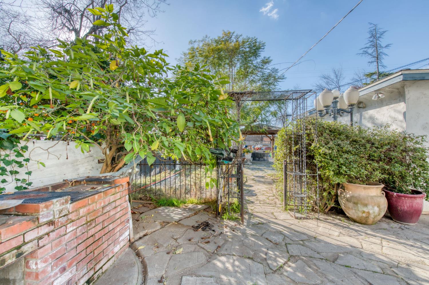 845 N Van Ness Ave, Fresno, CA 93728