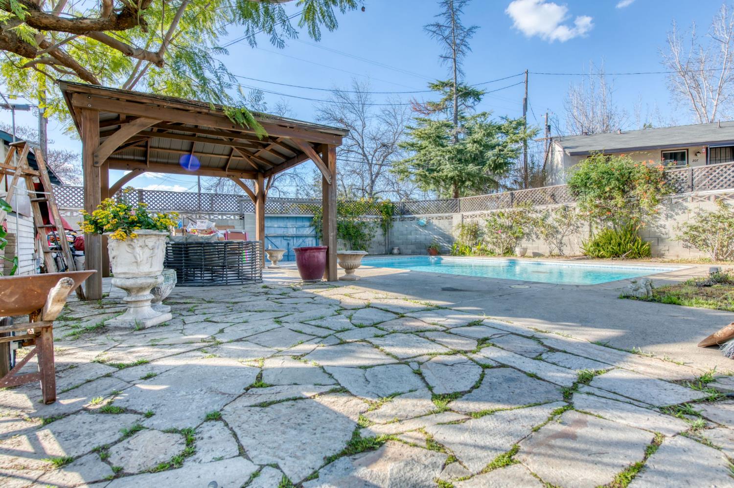 845 N Van Ness Ave, Fresno, CA 93728