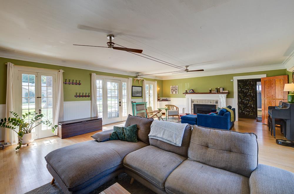 707 E Floradora Ave, Fresno, CA 93728