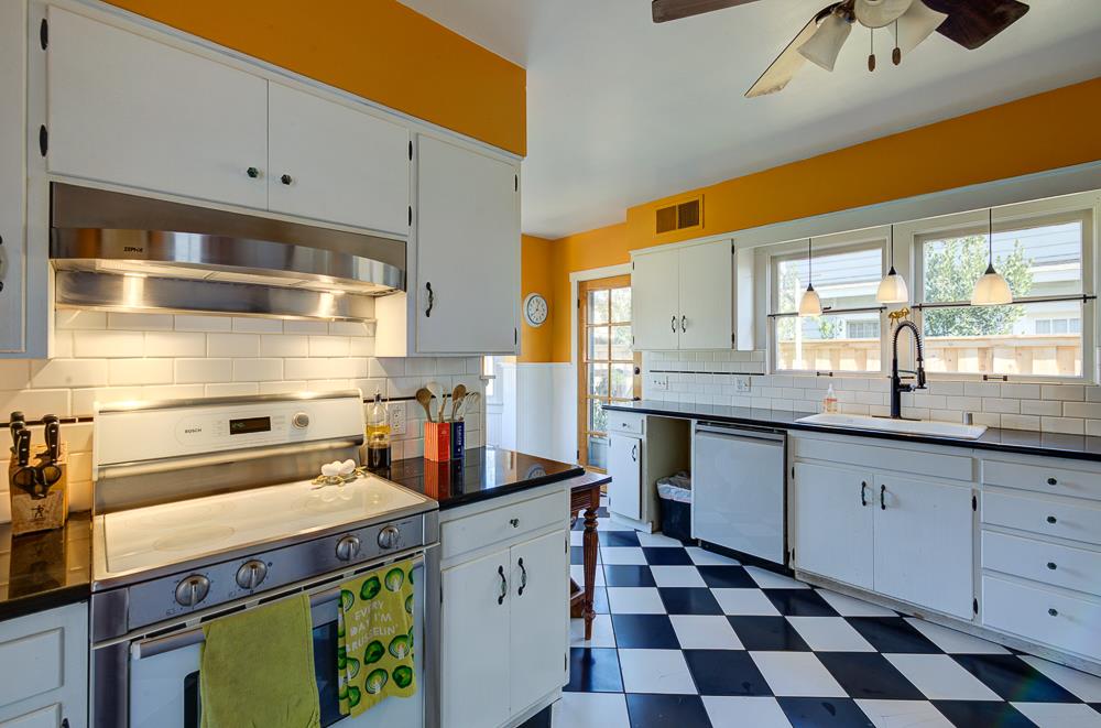 707 E Floradora Ave, Fresno, CA 93728