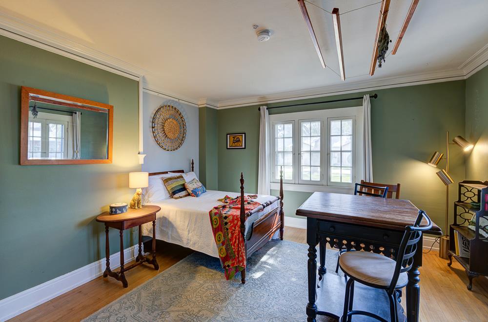 707 E Floradora Ave, Fresno, CA 93728