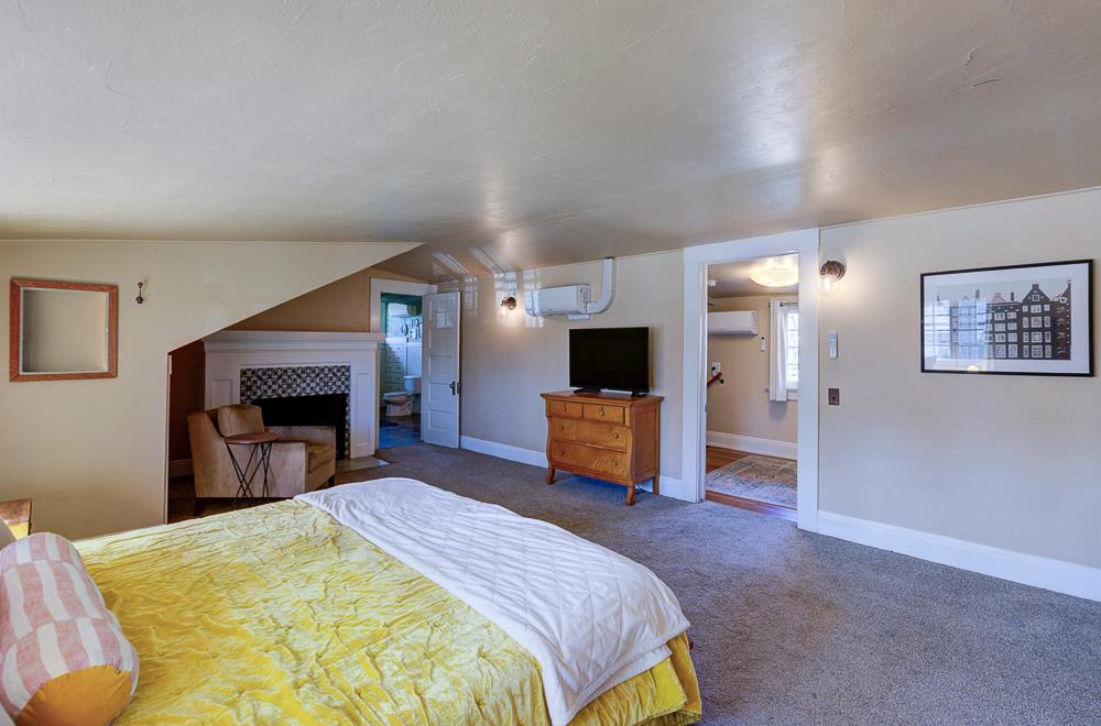 707 E Floradora Ave, Fresno, CA 93728