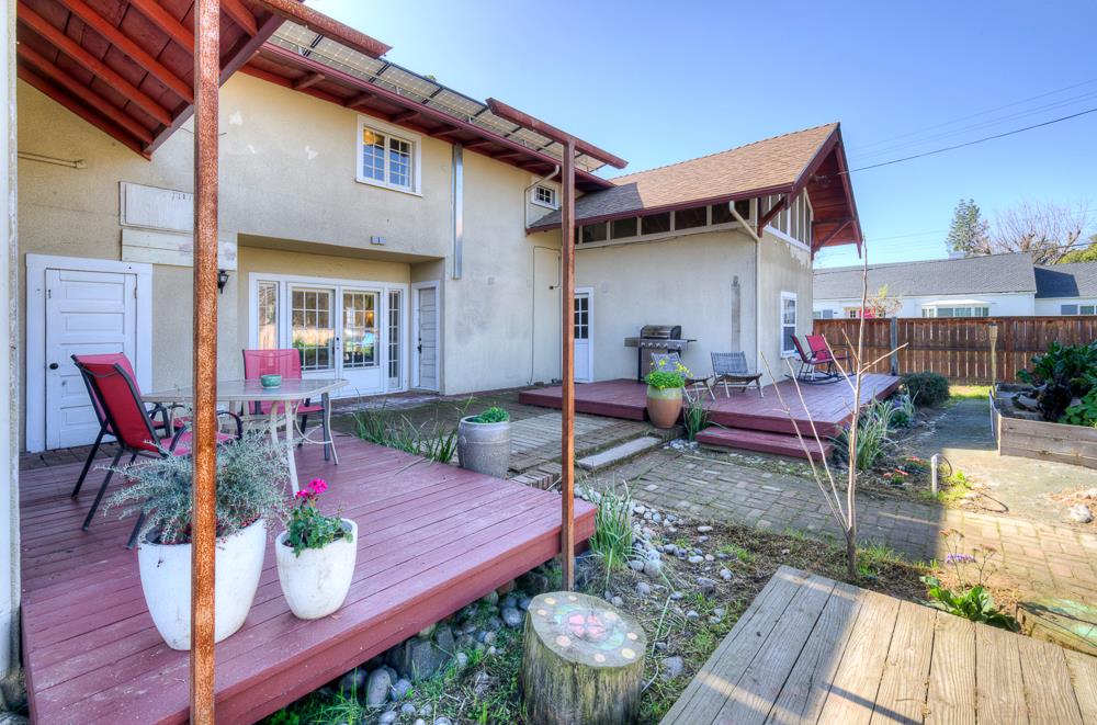 707 E Floradora Ave, Fresno, CA 93728