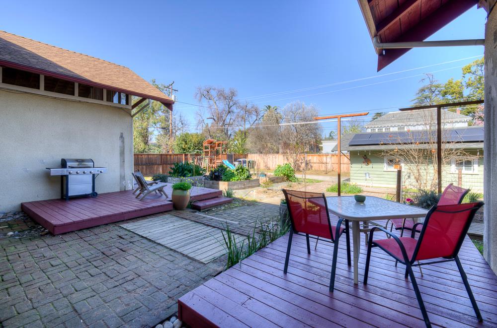 707 E Floradora Ave, Fresno, CA 93728