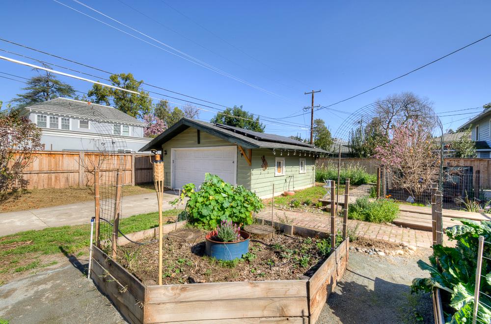 707 E Floradora Ave, Fresno, CA 93728