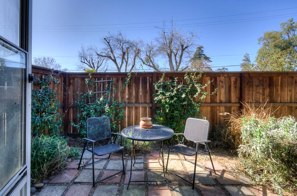 707 E Floradora Ave, Fresno, CA 93728