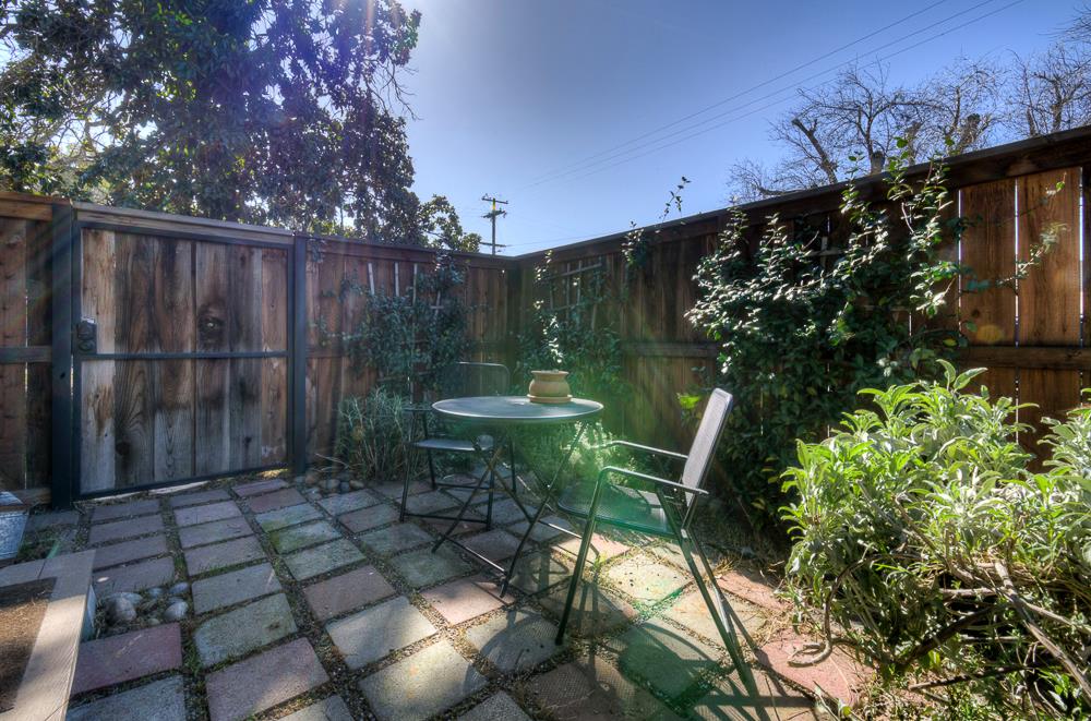 707 E Floradora Ave, Fresno, CA 93728