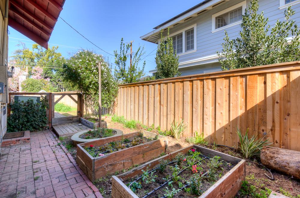 707 E Floradora Ave, Fresno, CA 93728