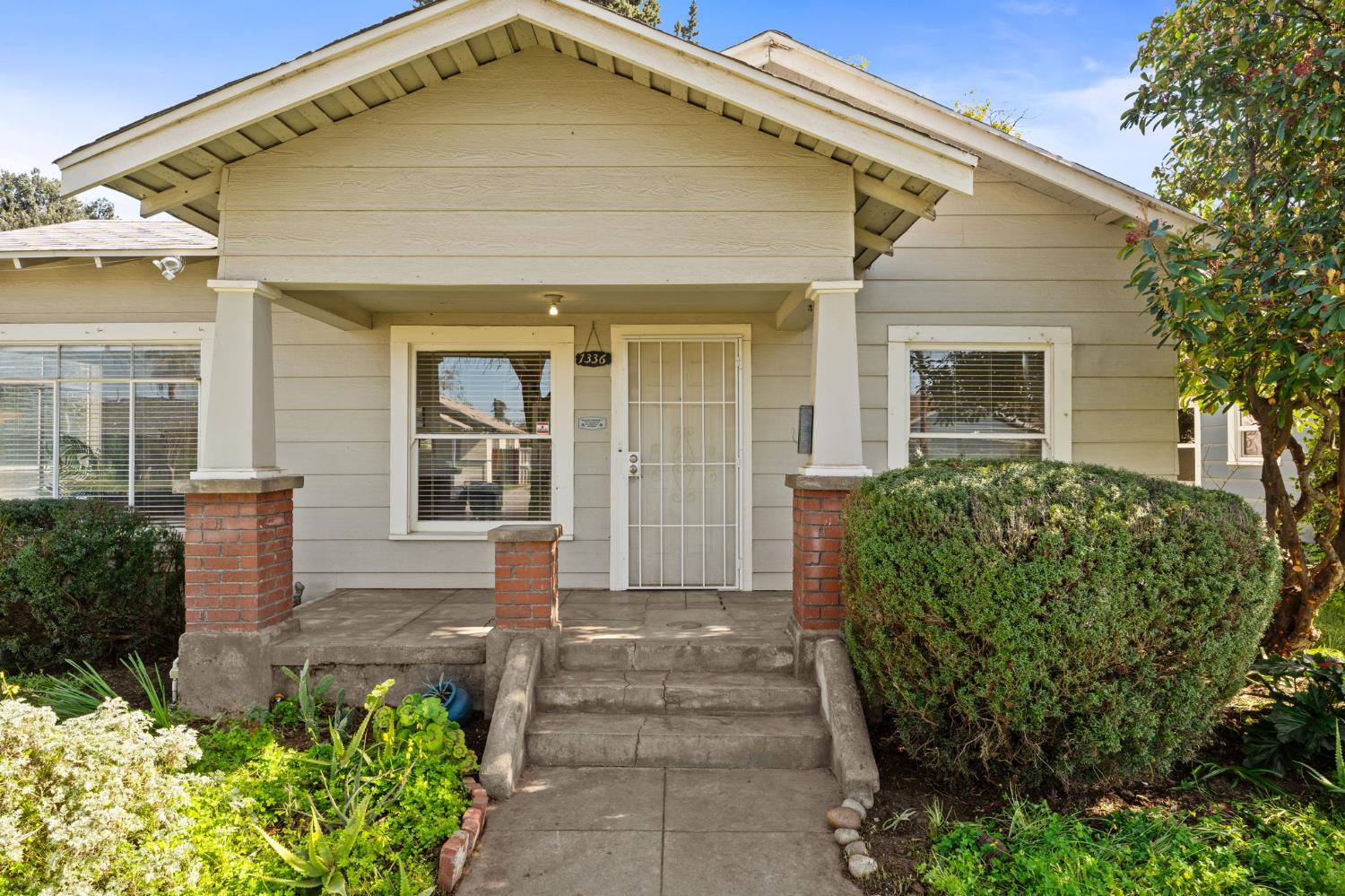 1336 N Del Mar Ave, Fresno, CA 93728
