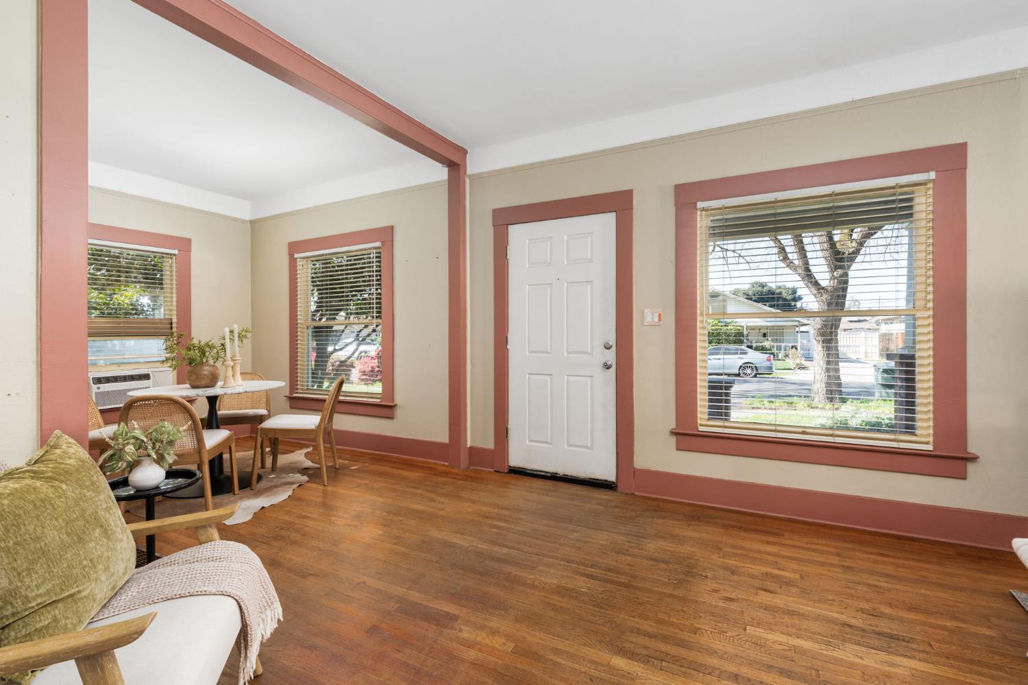 1336 N Del Mar Ave, Fresno, CA 93728