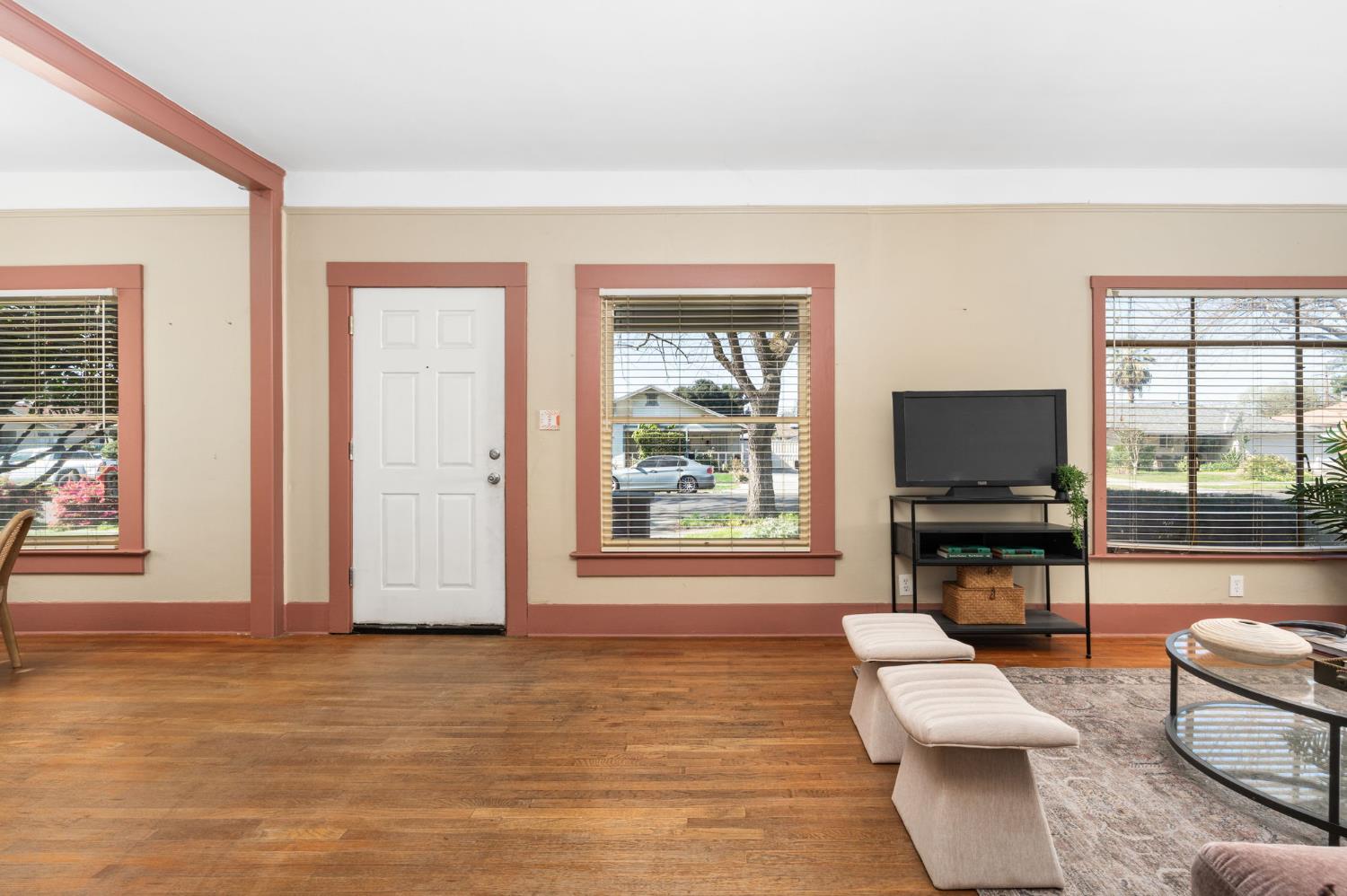 1336 N Del Mar Ave, Fresno, CA 93728