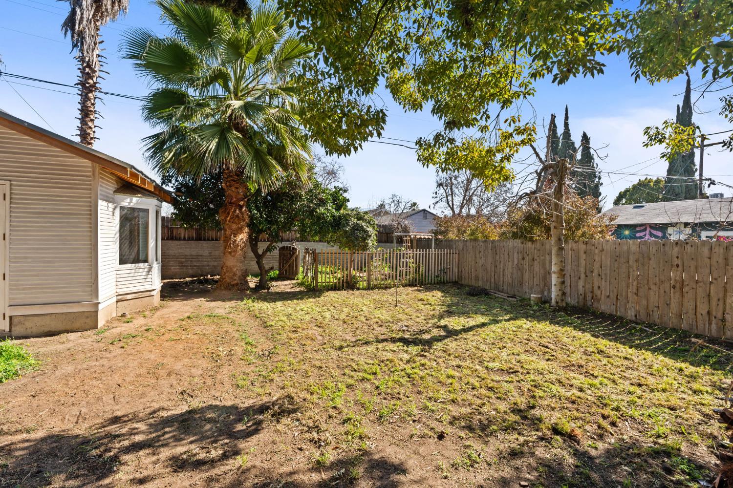 1336 N Del Mar Ave, Fresno, CA 93728