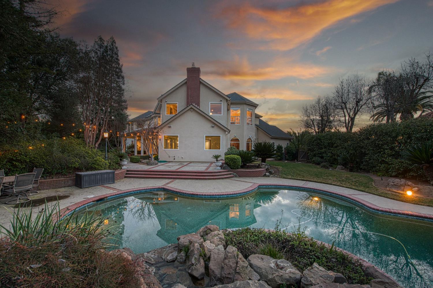 10198 N Spanish Bay Dr, Fresno, CA 93720