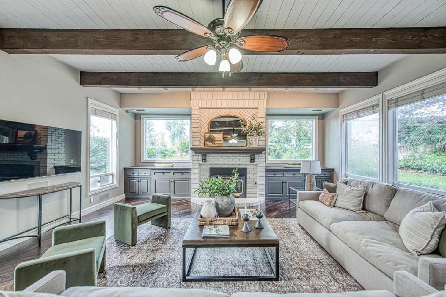 10198 N Spanish Bay Dr, Fresno, CA 93720