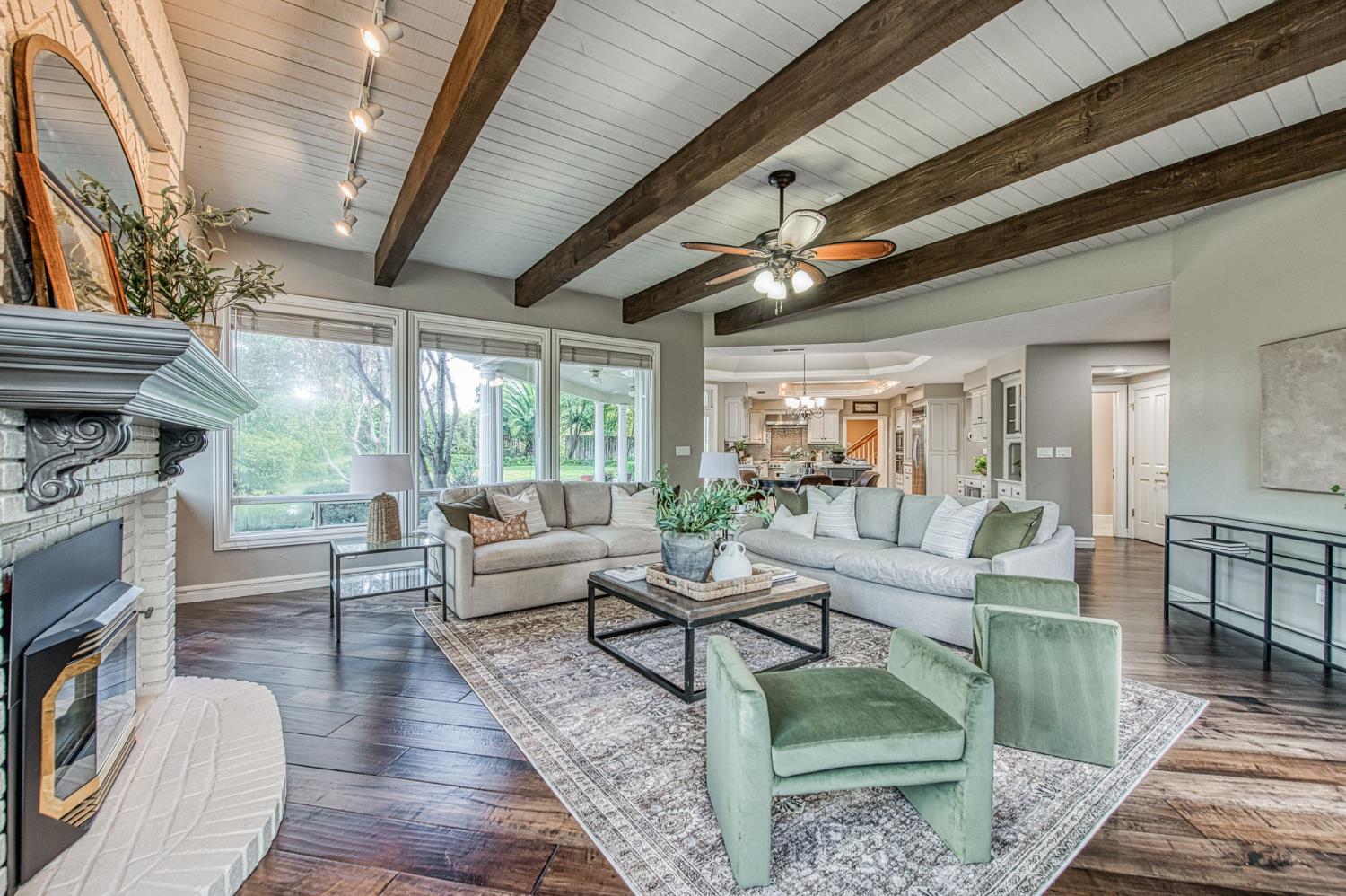 10198 N Spanish Bay Dr, Fresno, CA 93720