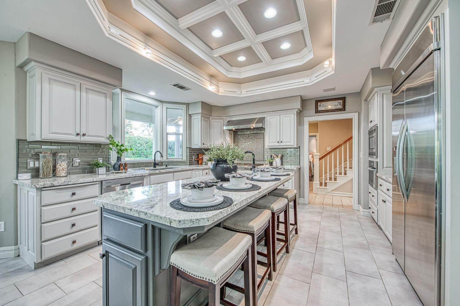 10198 N Spanish Bay Dr, Fresno, CA 93720