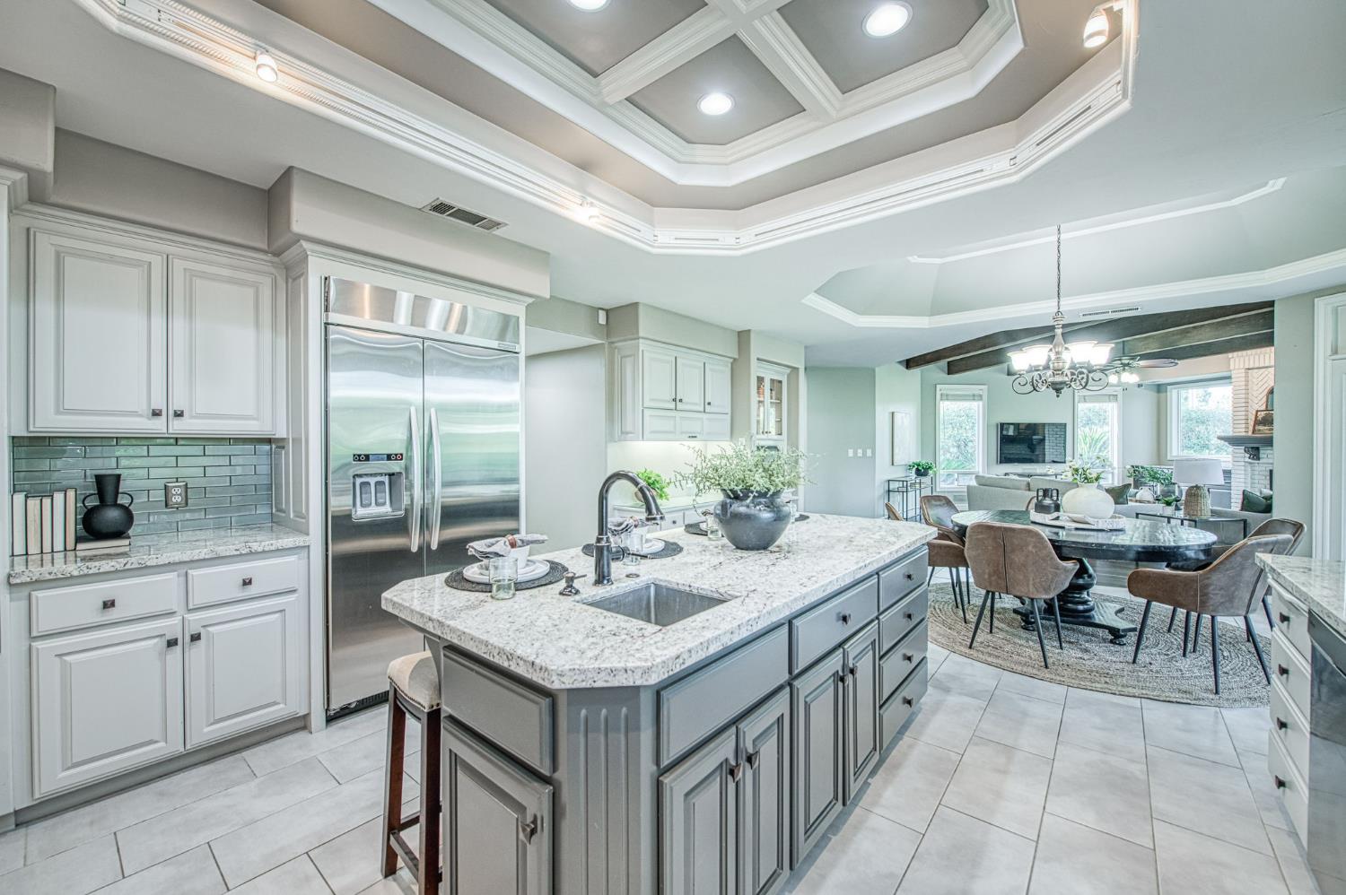 10198 N Spanish Bay Dr, Fresno, CA 93720