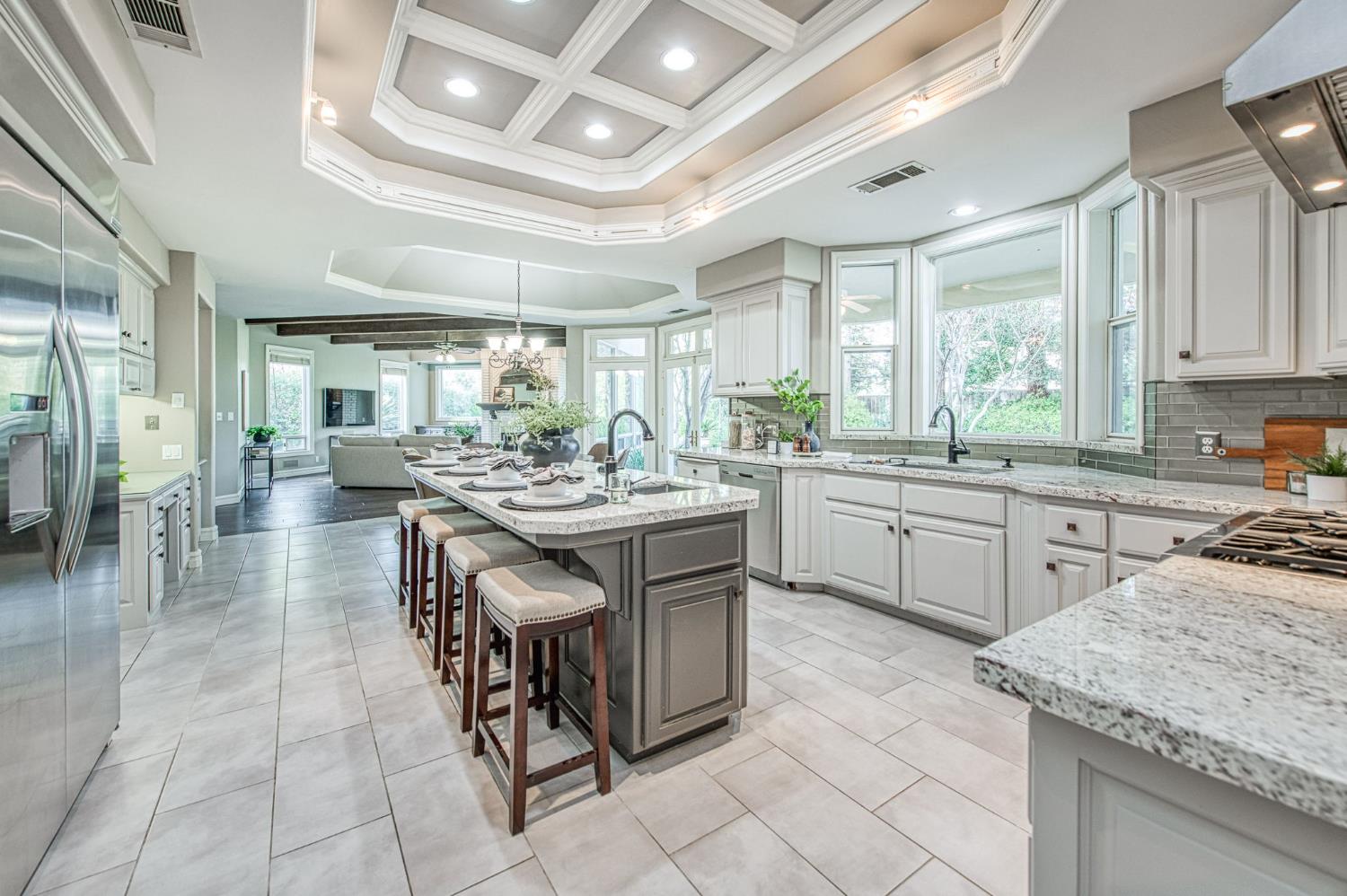 10198 N Spanish Bay Dr, Fresno, CA 93720