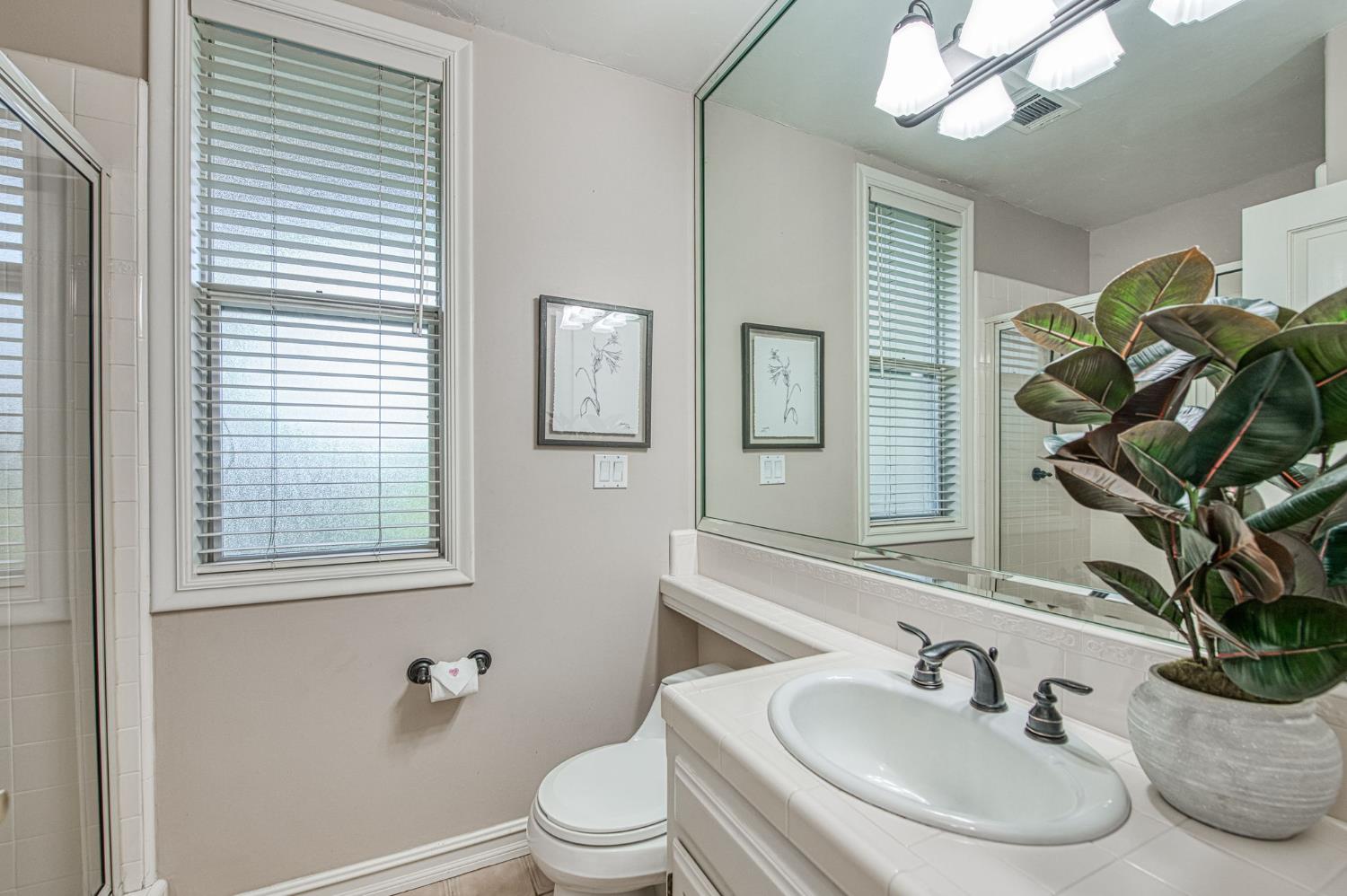 10198 N Spanish Bay Dr, Fresno, CA 93720