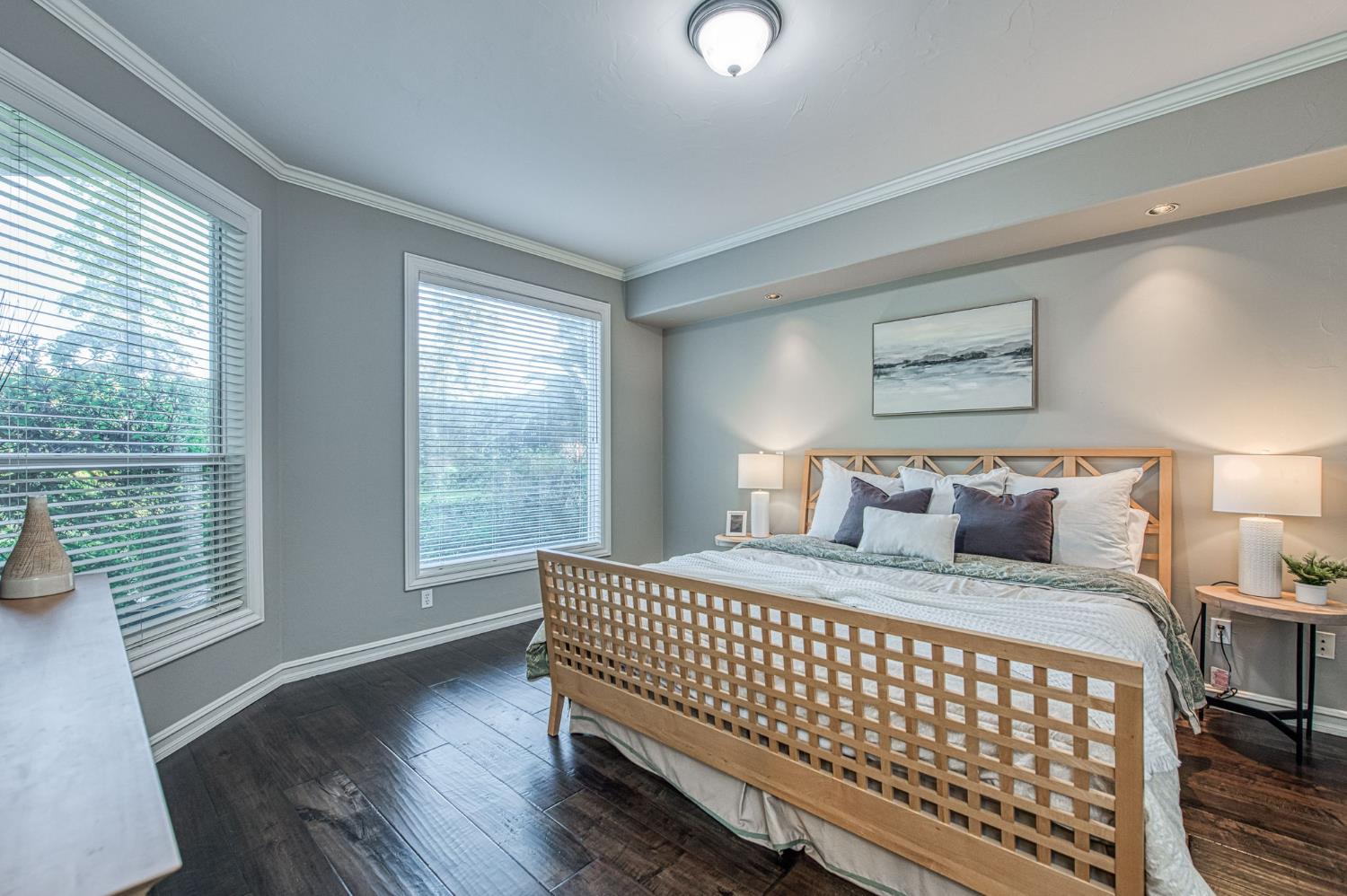 10198 N Spanish Bay Dr, Fresno, CA 93720