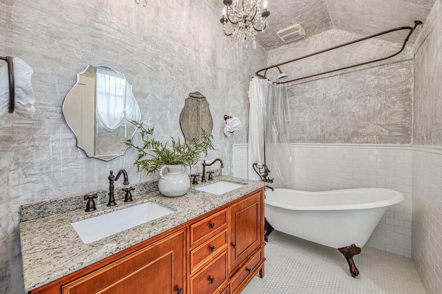 10198 N Spanish Bay Dr, Fresno, CA 93720