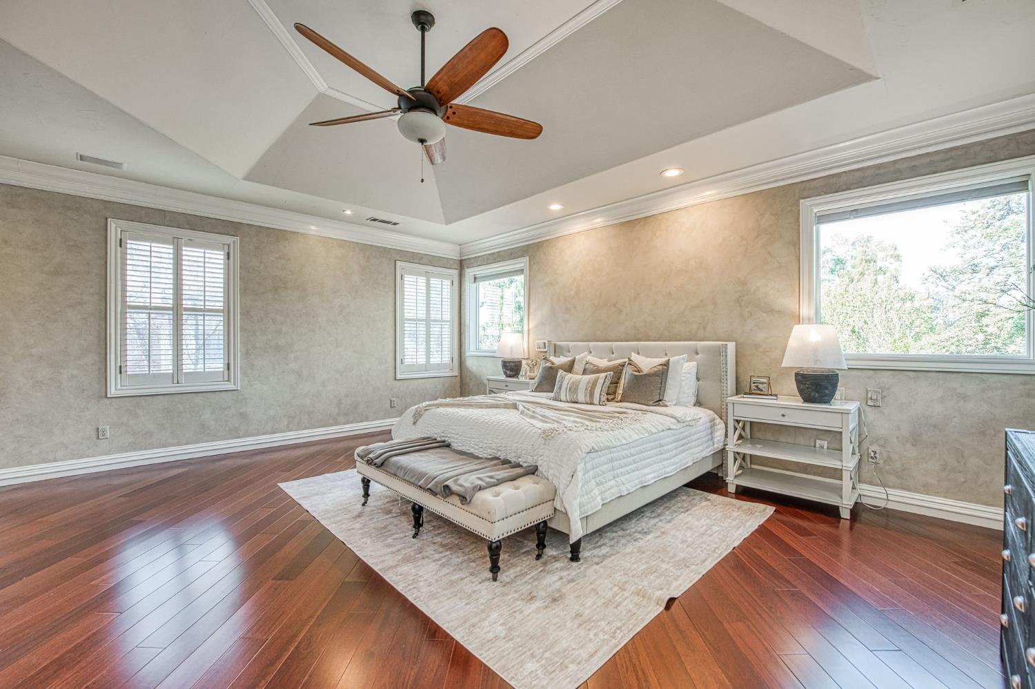 10198 N Spanish Bay Dr, Fresno, CA 93720