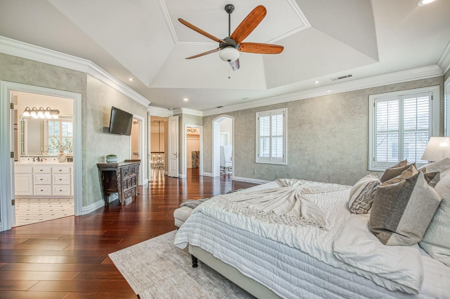 10198 N Spanish Bay Dr, Fresno, CA 93720