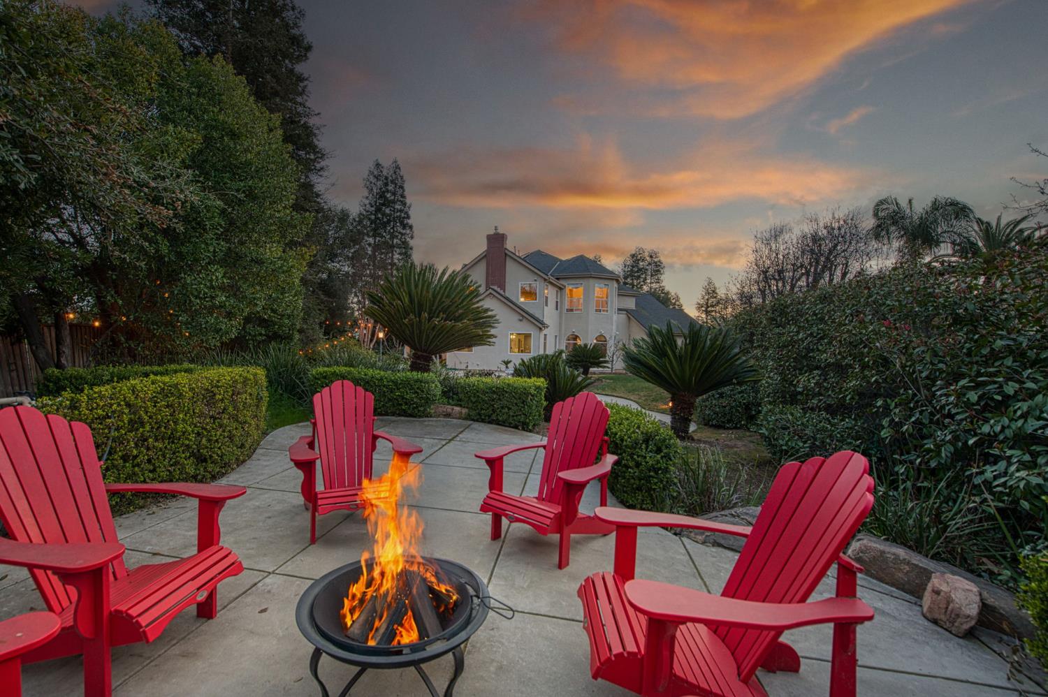 10198 N Spanish Bay Dr, Fresno, CA 93720