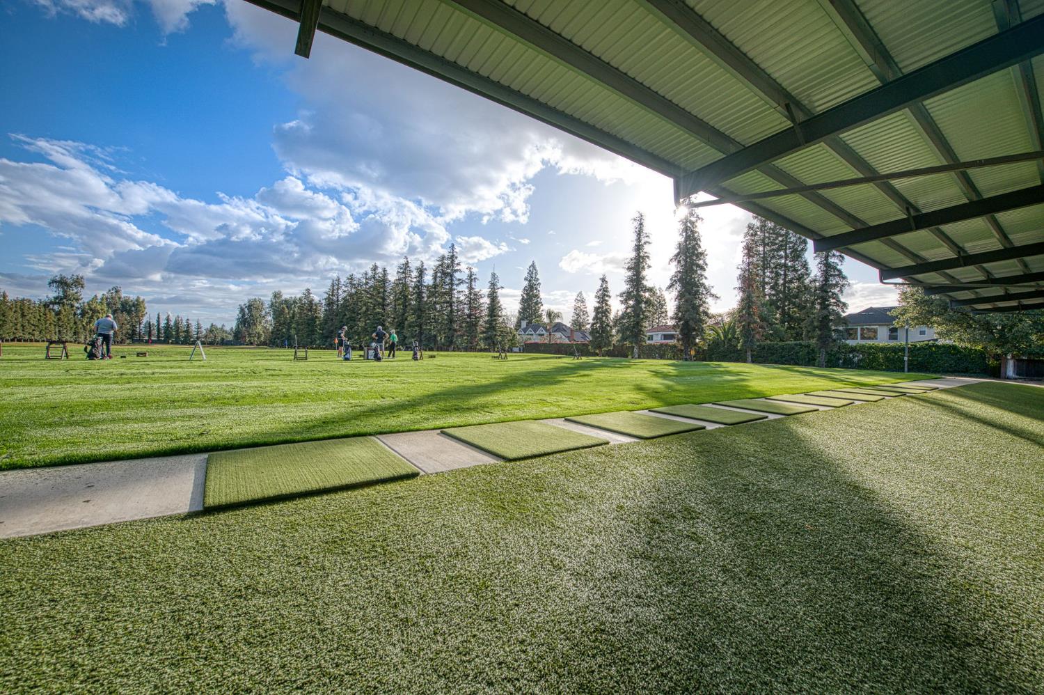 10198 N Spanish Bay Dr, Fresno, CA 93720