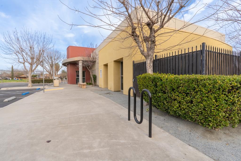 406 E Elm Ave, Coalinga, CA 93210