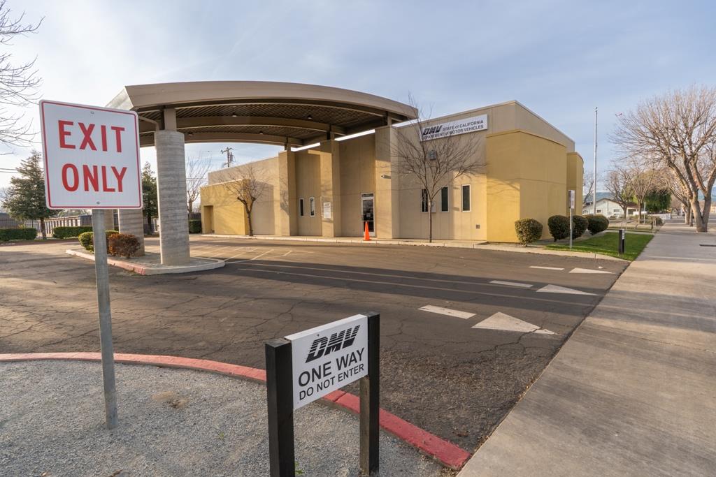 406 E Elm Ave, Coalinga, CA 93210