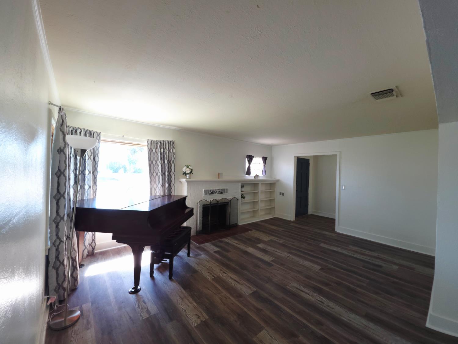 1735 E Princeton Ave, Fresno, CA 93703