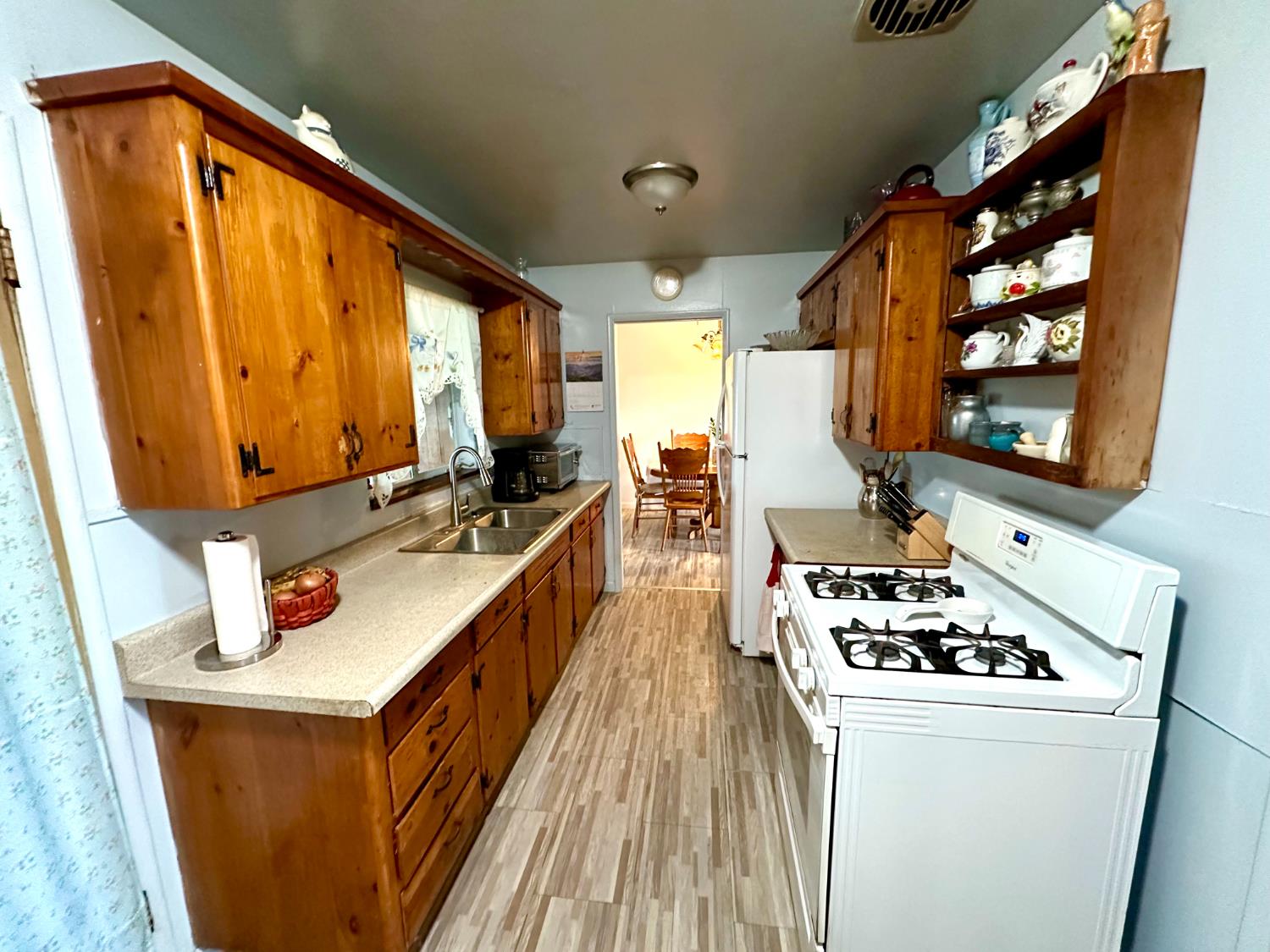 27277 Parkwood Ave, Madera, CA 93637