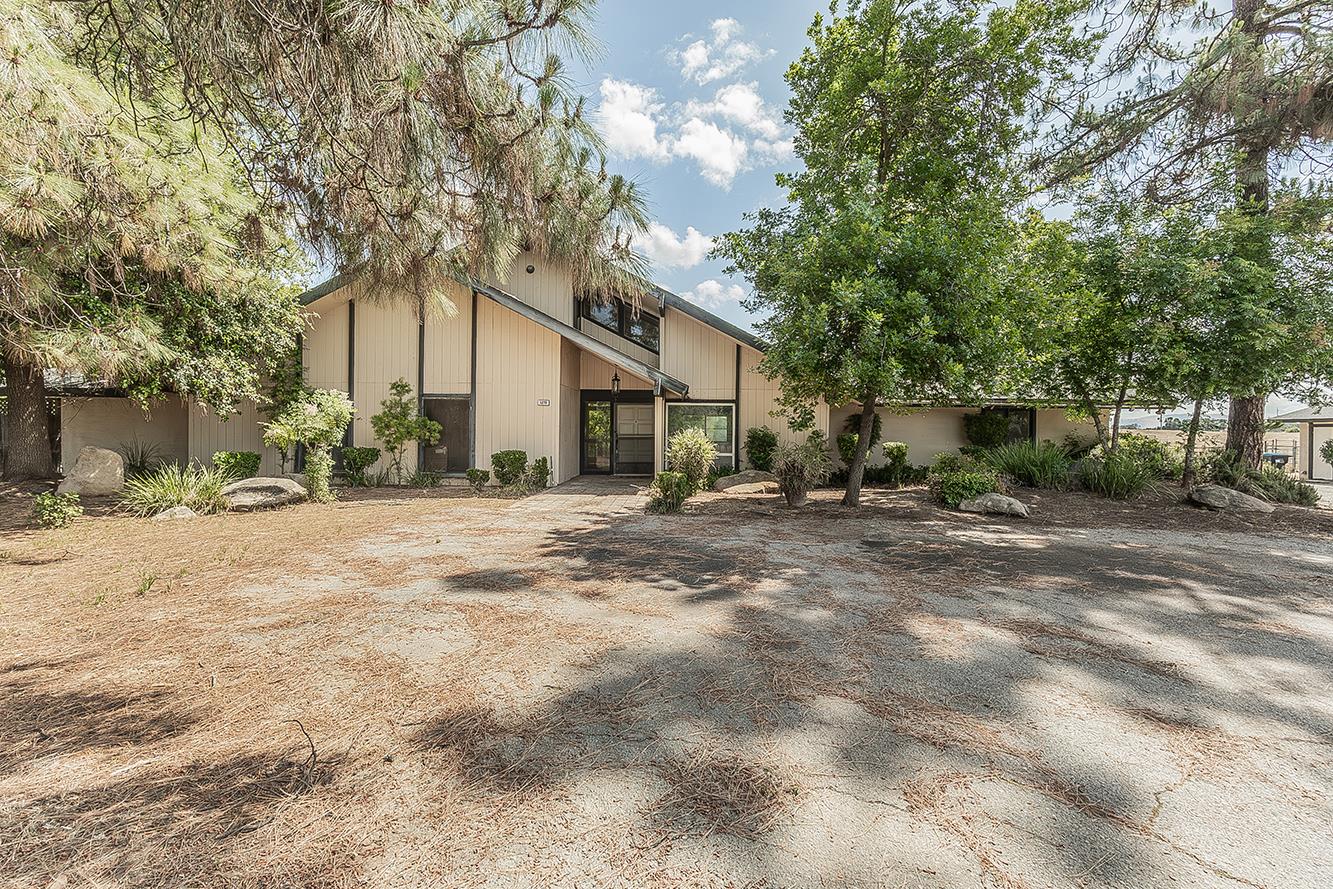 5276 Poinsetta Ave, Clovis, CA 93619